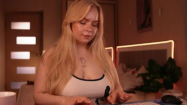 Snapshot of LisaLove3 chatting on 22, 7, 2026 LisaLove3 online show from 22, 7, 2026