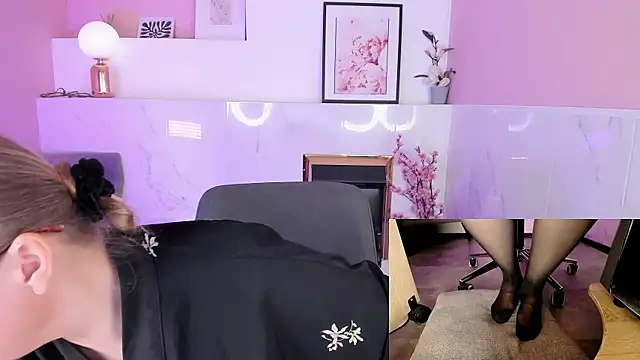 Snapshot of Alexandra_Kind chatting on 9, 7, 2026 Alexandra Kind online show from 9, 7, 2026