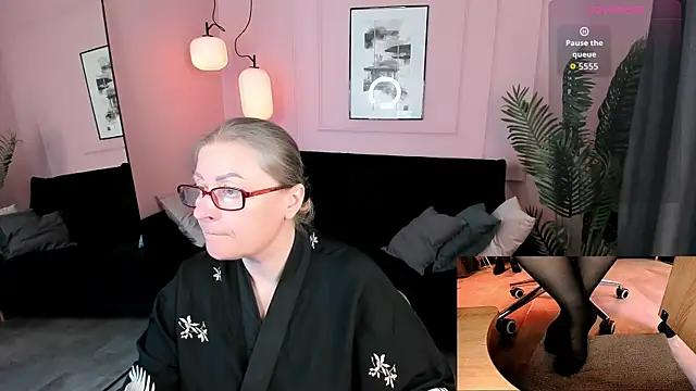 Snapshot of Alexandra_Kind chatting on 10, 7, 2026 Alexandra Kind online show from 10, 7, 2026