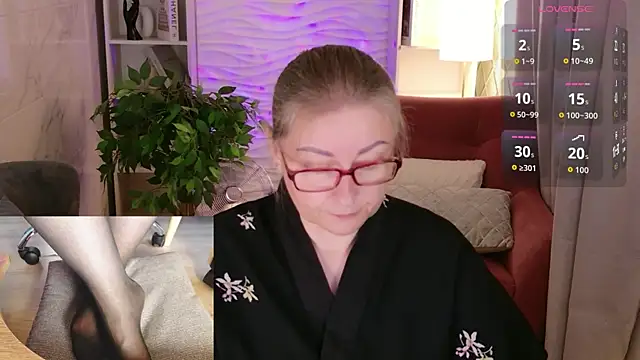 Snapshot of Alexandra_Kind chatting on 7, 7, 2026 Alexandra Kind online show from 7, 7, 2026