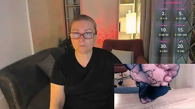Snapshot of Alexandra_Kind chatting on 7, 6, 2026 Alexandra Kind online show from 7, 6, 2026
