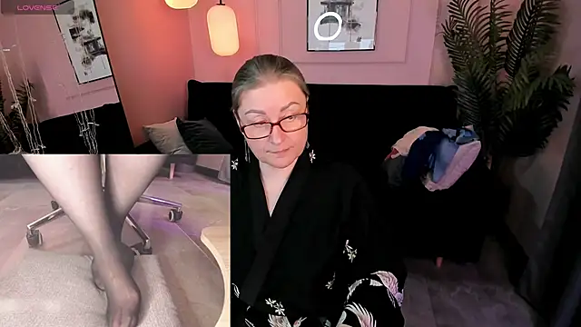 Snapshot of Alexandra_Kind chatting on 6, 5, 2026 Alexandra Kind online show from 6, 5, 2026
