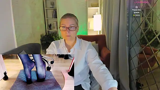 Snapshot of Alexandra_Kind chatting on 21, 6, 2026 Alexandra Kind online show from 21, 6, 2026