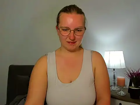 Snapshot of RoseTeacherX chatting on 28, 4, 2026 RoseTeacherX online show from 28, 4, 2026