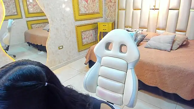 Skinny Pretty 01 online show from 15, 4, 2026