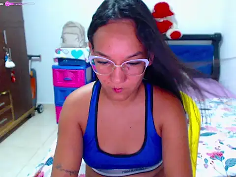 Snapshot of Roseluxs chatting on 14, 5, 2026 Roseluxs online show from 14, 5, 2026