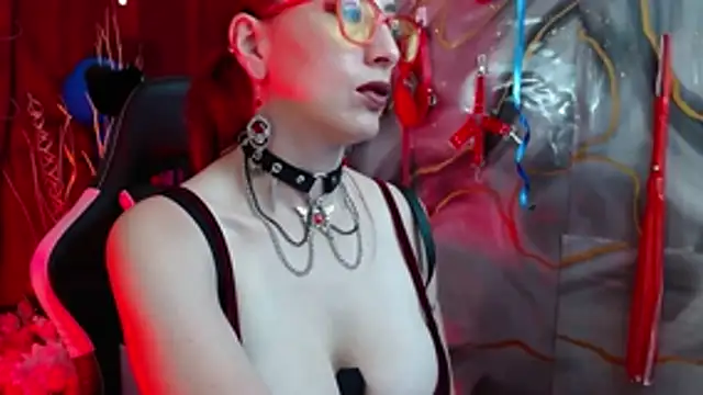 Snapshot of Queenscarlettsecret chatting on 16, 7, 2026 Queenscarlettsecret online show from 16, 7, 2026