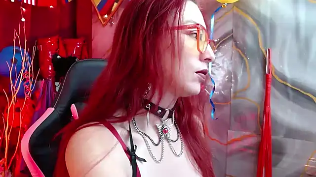 Snapshot of Queenscarlettsecret chatting on 17, 7, 2026 Queenscarlettsecret online show from 17, 7, 2026