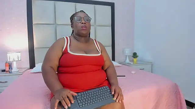 TreisyVixen online show from 28, 6, 2026