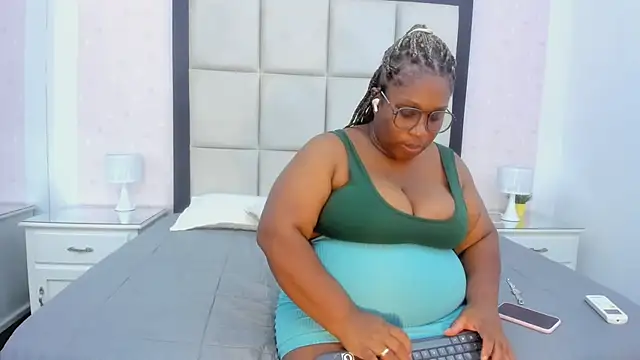 TreisyVixen online show from 4, 7, 2026