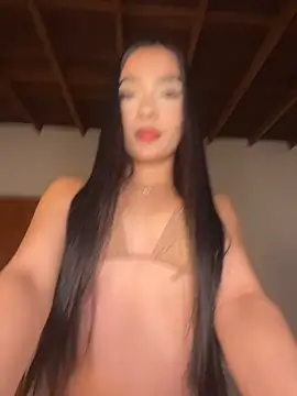  mia ferrer online show from 25, 6, 2026