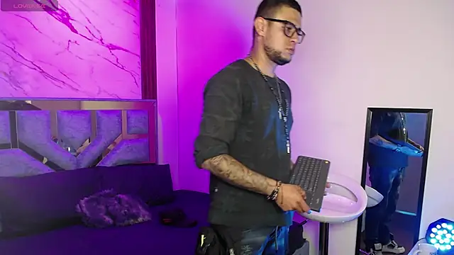 Nickk 21  online show from 30, 5, 2026