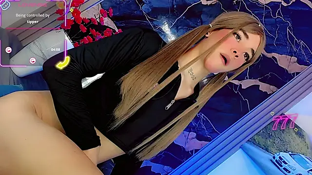Snapshot of moon_sweet- chatting on 25, 6, 2026 moon sweet- online show from 25, 6, 2026