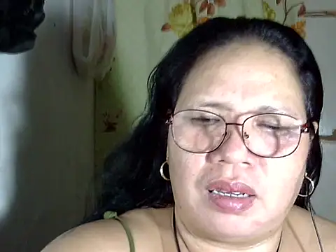HottyCurlyPeanut online show from 10, 5, 2026