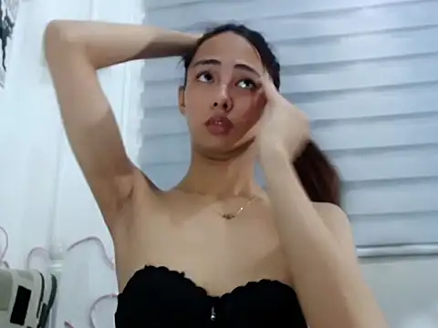 Snapshot of UrHolyBody chatting on 15, 5, 2026 UrHolyBody online show from 15, 5, 2026