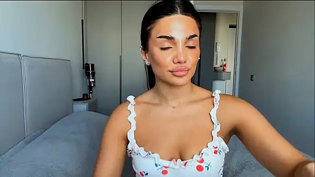 Snapshot of MelindaReny chatting on 3, 6, 2026 MelindaReny online show from 3, 6, 2026