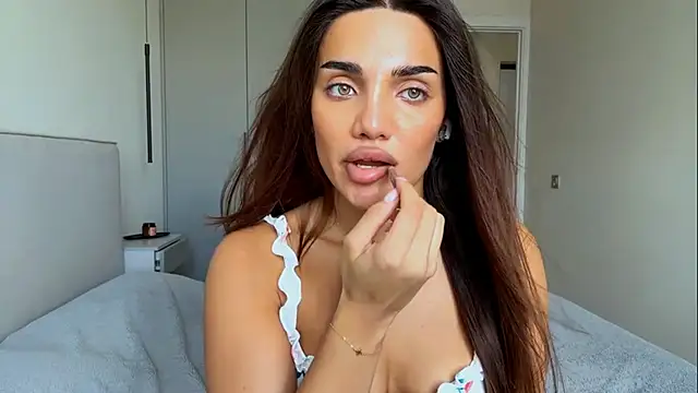 Snapshot of MelindaReny chatting on 28, 5, 2026 MelindaReny online show from 28, 5, 2026