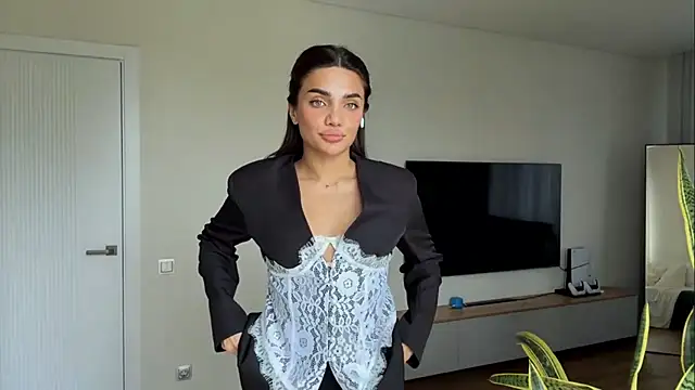 Snapshot of MelindaReny chatting on 11, 5, 2026 MelindaReny online show from 11, 5, 2026