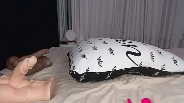 Snapshot of tigger_kitty chatting on 18, 5, 2026 tigger kitty online show from 18, 5, 2026