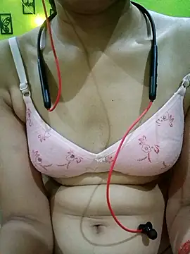 Snapshot of Sexy_Hena_69 chatting on 21, 5, 2026 Sexy Hena 69 online show from 21, 5, 2026