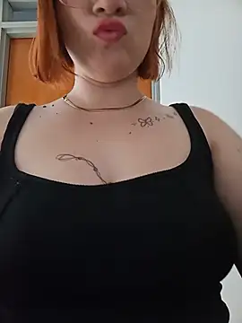 Snapshot of Curves_Nina chatting on 18, 7, 2026 Curves Nina online show from 18, 7, 2026