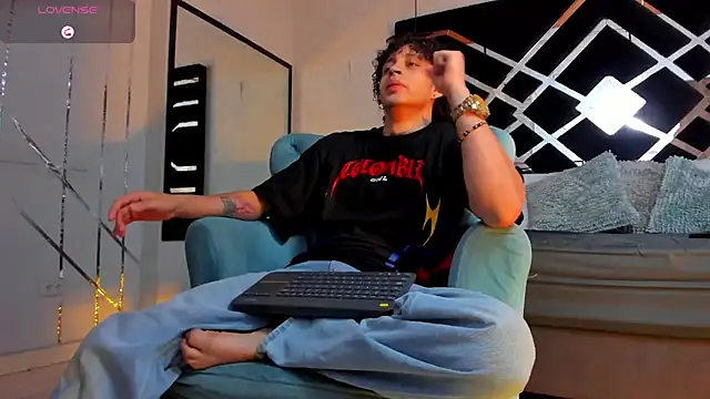 Snapshot of JayTaylorr chatting on 27, 6, 2026 JayTaylorr online show from 27, 6, 2026