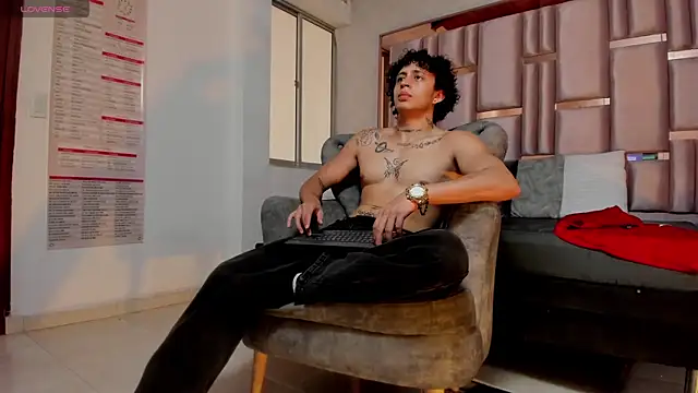 Snapshot of JayTaylorr chatting on 24, 6, 2026 JayTaylorr online show from 24, 6, 2026