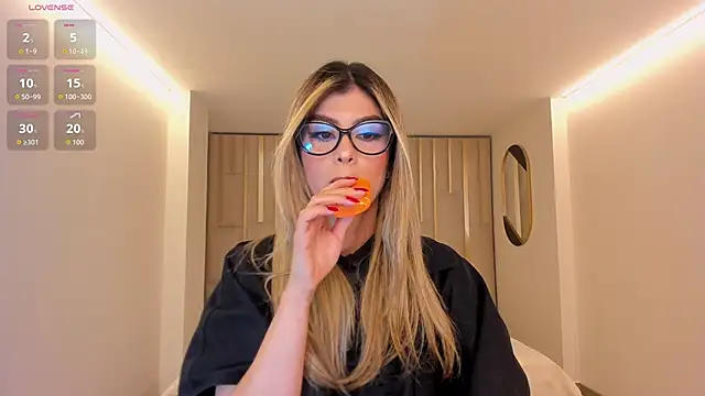 MiaSilvaX online show from 14, 5, 2026
