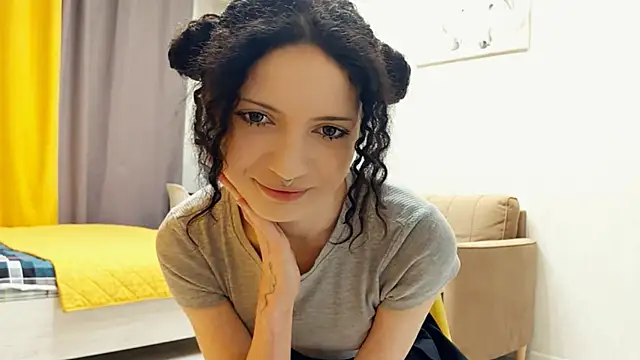 Snapshot of CinnamonCurl chatting on 1, 5, 2026 CinnamonCurl online show from 1, 5, 2026
