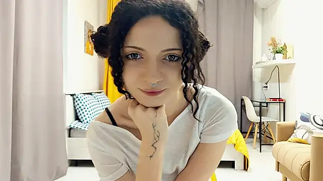Snapshot of CinnamonCurl chatting on 27, 5, 2026 CinnamonCurl online show from 27, 5, 2026