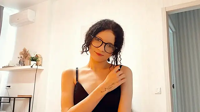 CinnamonCurl online show from 22, 4, 2026