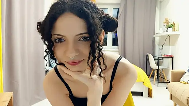 Snapshot of CinnamonCurl chatting on 24, 5, 2026 CinnamonCurl online show from 24, 5, 2026