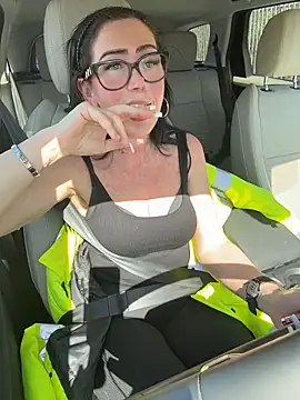 Its Lush Lily online show from 22, 4, 2026