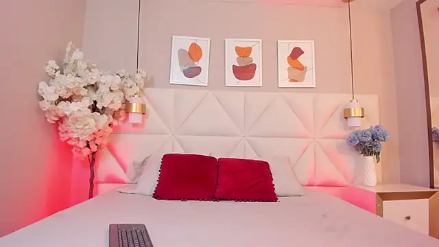 Luna vans online show from 19, 4, 2026