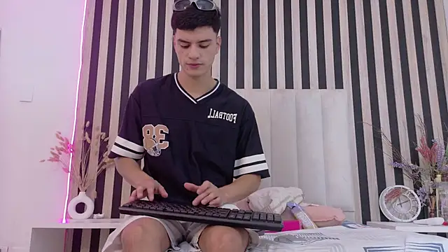 LeoTease online show from 14, 7, 2026