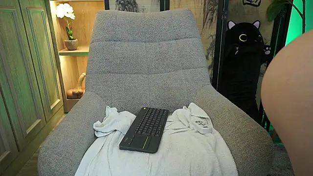 AlinaBennet  online show from 27, 6, 2026