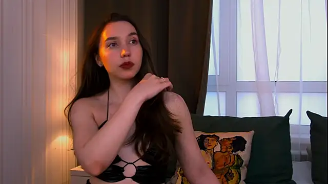 Suzaneey online show from 5, 7, 2026