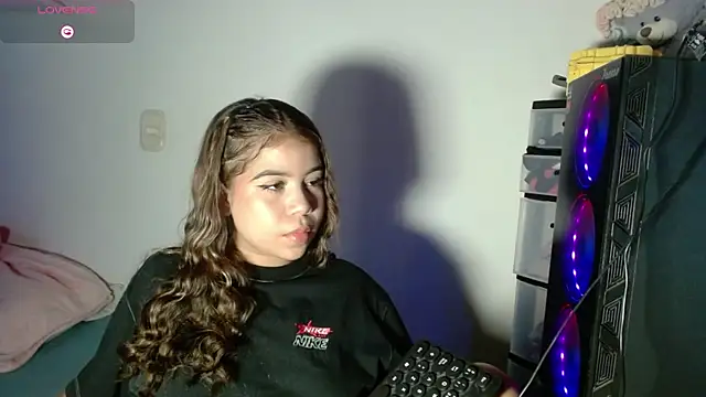 Snapshot of M1la_18 chatting on 7, 5, 2026 M1la 18 online show from 7, 5, 2026