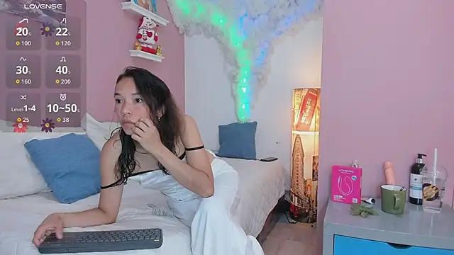 Snapshot of liz_merchan chatting on 15, 7, 2026 liz merchan online show from 15, 7, 2026