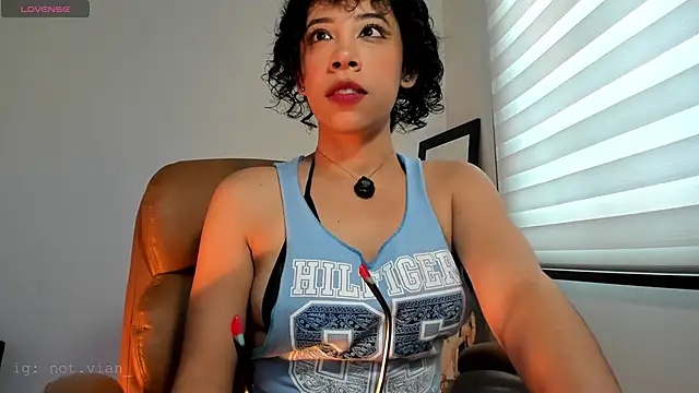 Laena Castillo online show from 18, 4, 2026