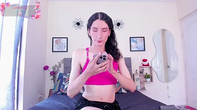 Snapshot of viioleta_queen chatting on 19, 6, 2026 viioleta queen online show from 19, 6, 2026
