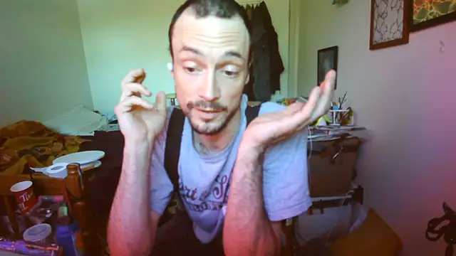 Snapshot of JohnnyMoves chatting on 7, 7, 2026 JohnnyMoves online show from 7, 7, 2026
