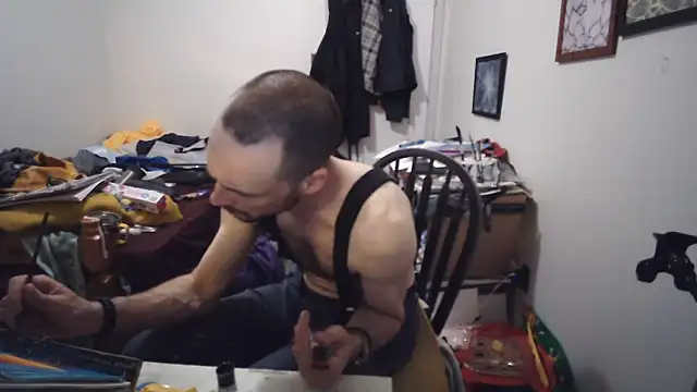 Snapshot of JohnnyMoves chatting on 9, 6, 2026 JohnnyMoves online show from 9, 6, 2026