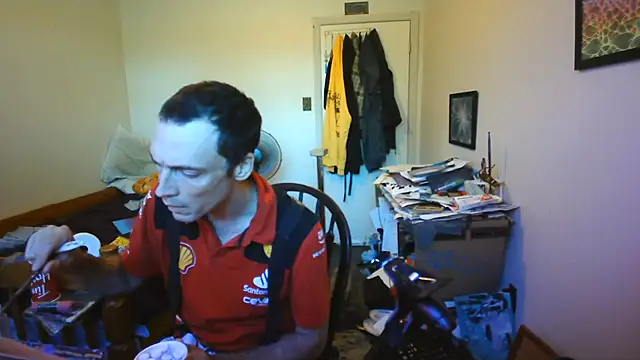Snapshot of JohnnyMoves chatting on 4, 8, 2026 JohnnyMoves online show from 4, 8, 2026