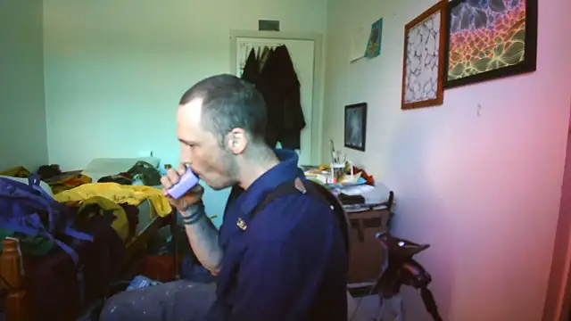 Snapshot of JohnnyMoves chatting on 19, 6, 2026 JohnnyMoves online show from 19, 6, 2026