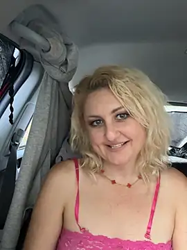 Snapshot of misskissxoxo chatting on 5, 5, 2026 misskissxoxo online show from 5, 5, 2026