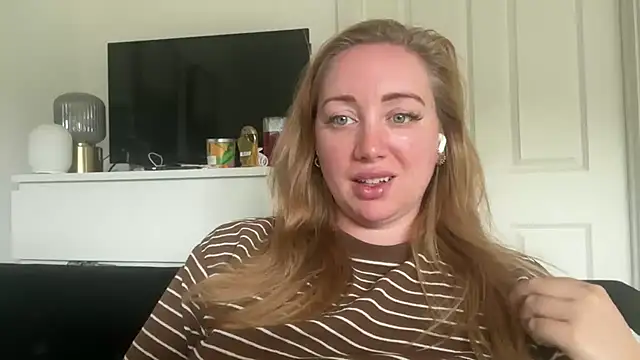 Snapshot of arielsweetieee chatting on 11, 7, 2026 arielsweetieee online show from 11, 7, 2026