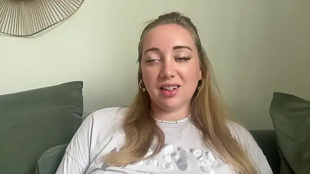 Snapshot of arielsweetieee chatting on 15, 7, 2026 arielsweetieee online show from 15, 7, 2026