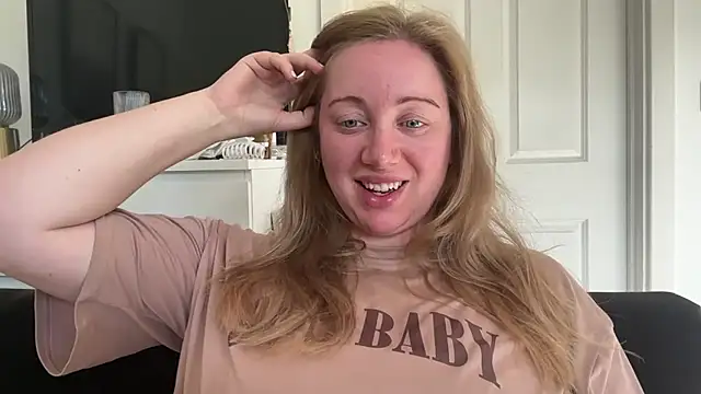 Snapshot of arielsweetieee chatting on 9, 6, 2026 arielsweetieee online show from 9, 6, 2026