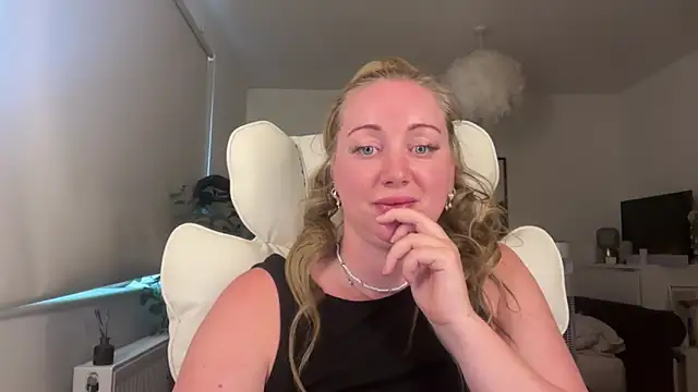 arielsweetieee online show from 3, 6, 2026